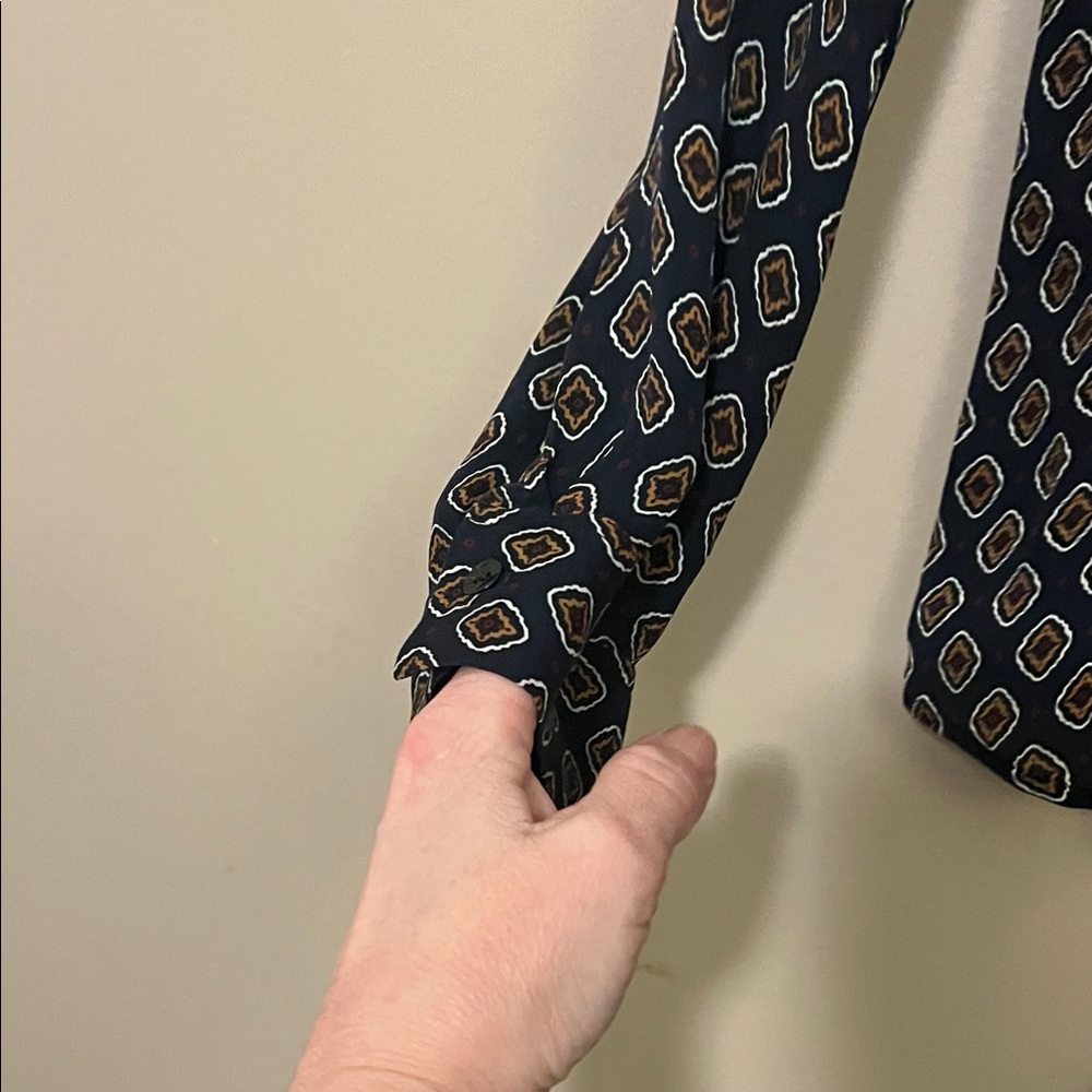 L'AGENCE Navy Geometric Button-Down Shirt - Picture 5 of 12